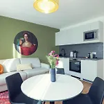 Leonart Living 44 Apartamento